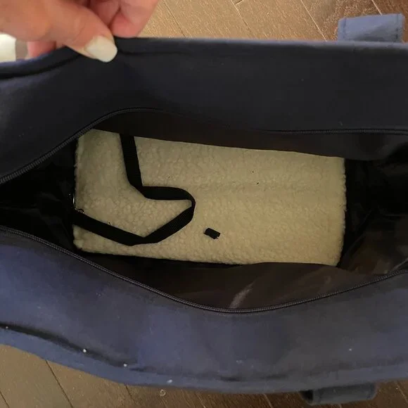 Adorable Pet Carrier Never Used - Picture 3 of 4